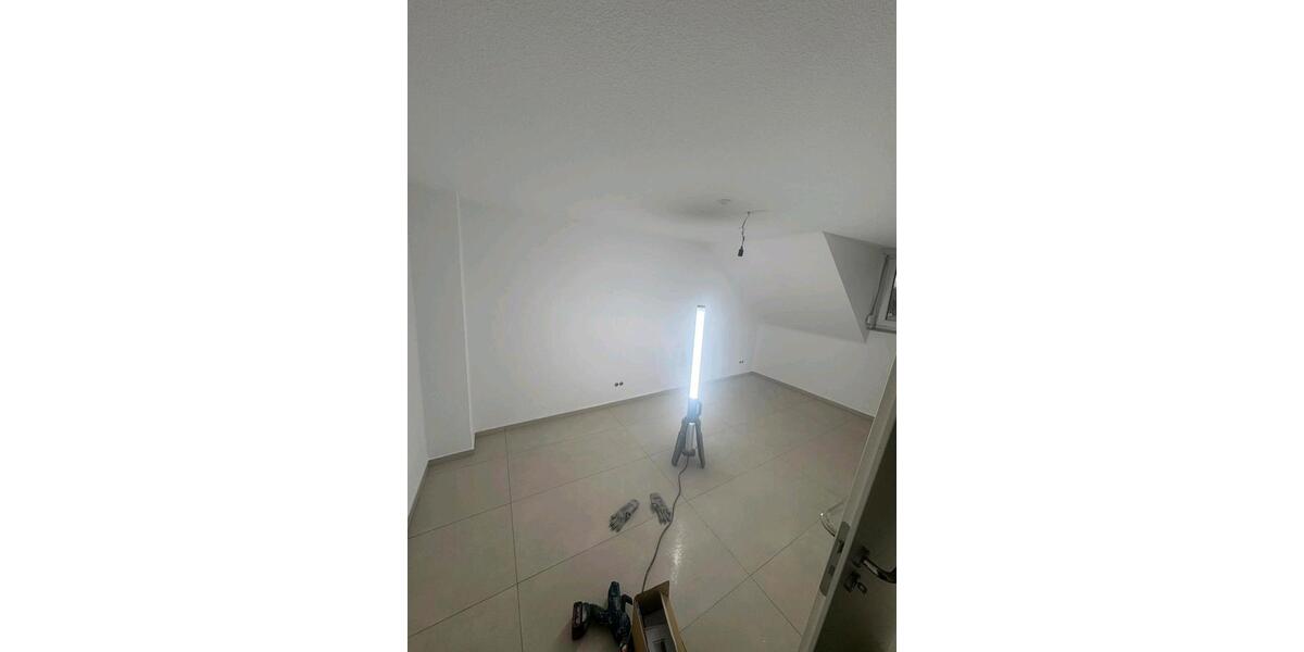 3.12 Zimmer Dachgeschoss Wohnung 3.Etage 3 zimmer