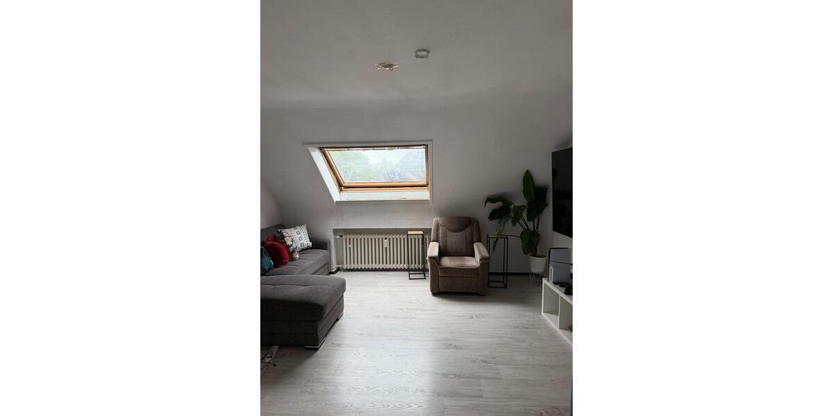Dachgeschoßwohnung Essen Stadtbezirk IV - 3 Zimmer, 80 m&sup2;, 830&euro; | Angebot:27627064