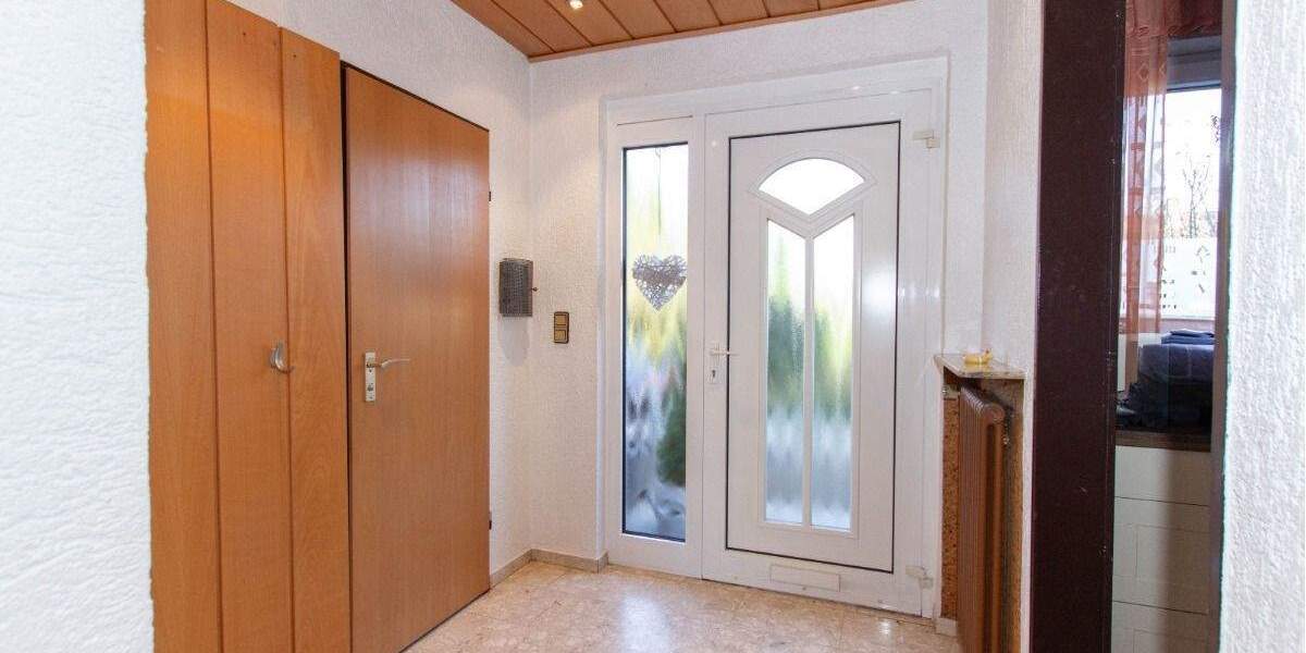 Reihenmittelhaus mit großzügigem Dachgeschoss #Garage #ruhige Lage 5 zimmer