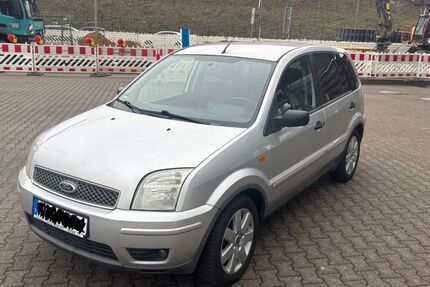 Ford Fusion 86.500 km 2.800 &euro; Bochum 44789