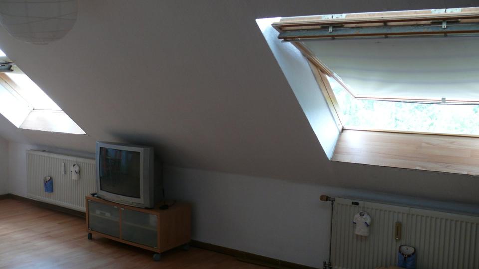 Dachgeschoßwohnung Duisburg Mittelmeiderich - 2 Zimmer, 60 m&sup2;, 450&euro; | Angebot:26326973