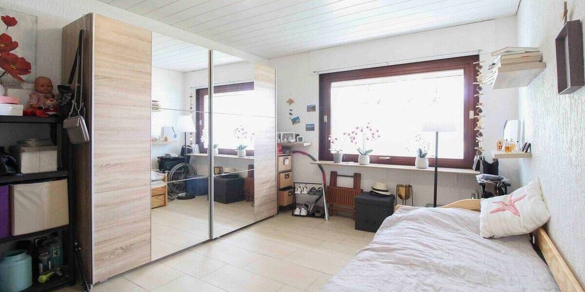 Top gepflegtes 2-Familienhaus in ruhiger Lage mit schönem Grundstück 8 zimmer