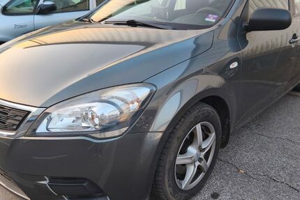 Kia ceed Sportswagon 76.000 km 4.990 &euro; Hattingen 45527