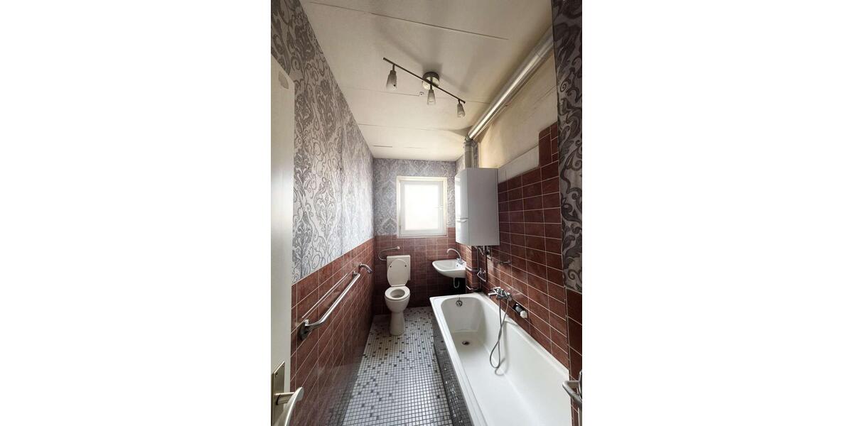 Großzügige 5-Zimmer-Wohnung in- Ideal für Selbstrenovierer – 3 Monate mietfrei! 5 zimmer