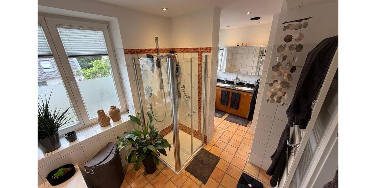 Reihenhaus Essen Huttrop - 3 Zimmer, 123 m&sup2;, 1.800&euro; | Angebot:27615081