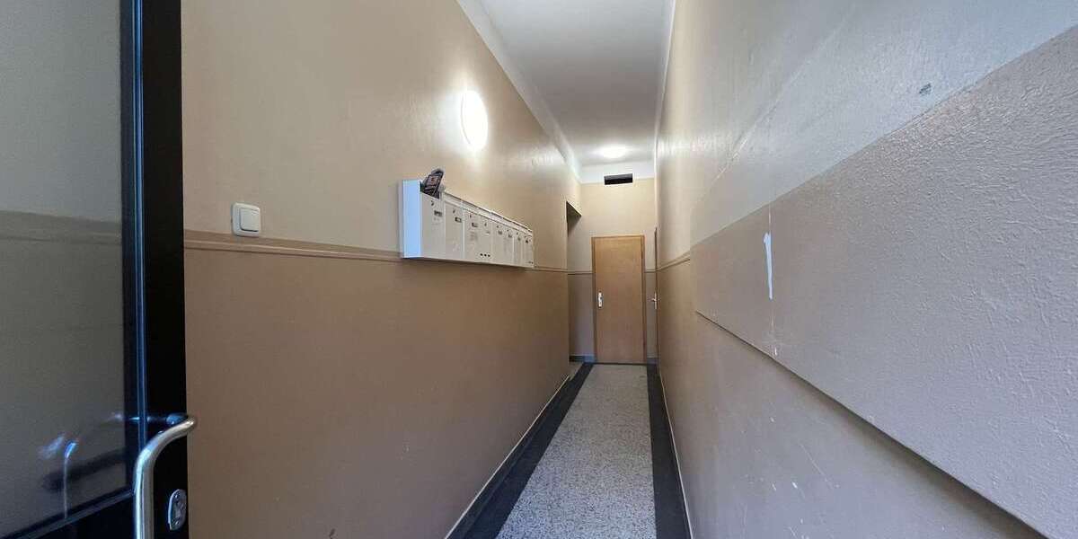 Lukratives Wohn-& Geschäftshaus mit 8 Whg, 3 Gewerben und 2 Keller Lagerflächen + Antenne in Bochum 43 zimmer