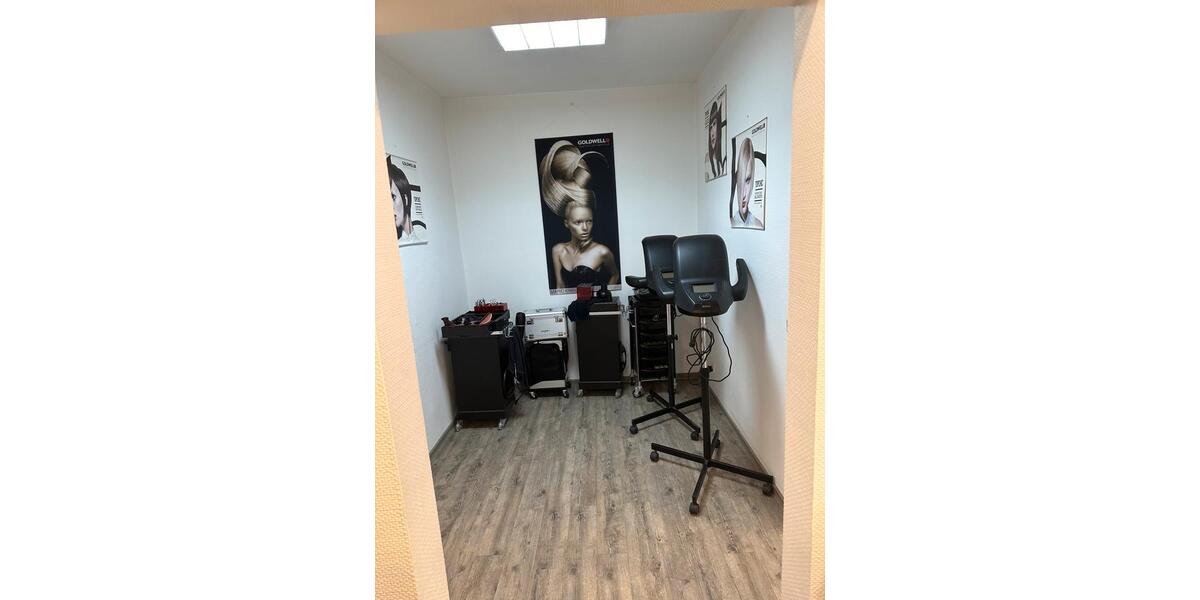 Gewerbefläche 177 m² in Duisburg-Homberg | 8-Stellplätze | VB zimmer