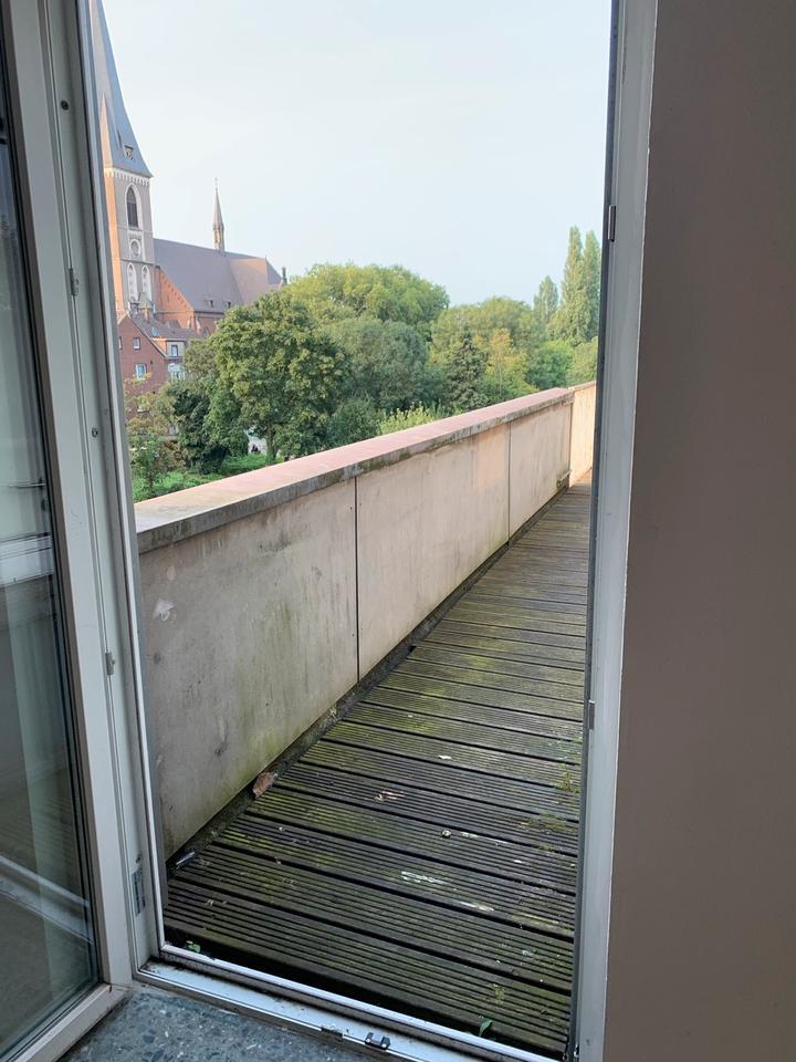 Sanierte zwei 2,5 Zimmer Wohnung mit Terrasse