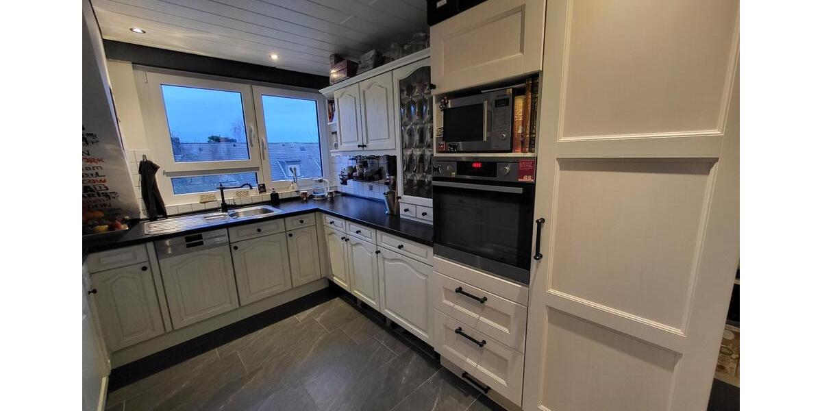 Großzügige DG-Wohnung in ruhiger Lage ohne Provision 4.5 zimmer