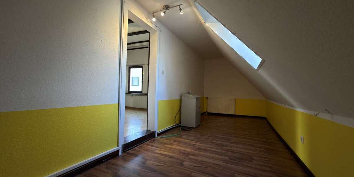 Charmante 2,5-Zimmer-Dachgeschosswohnung in Hattingens Altstadt mit hohen Decken und Komfort - Dachgeschoßwohnung Hattingen | Angebot:27365948