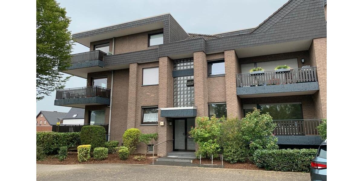 Erdgeschoß Wohnung Balkon Einbauküche PKW Stellplatz in Top Lage 1 zimmer