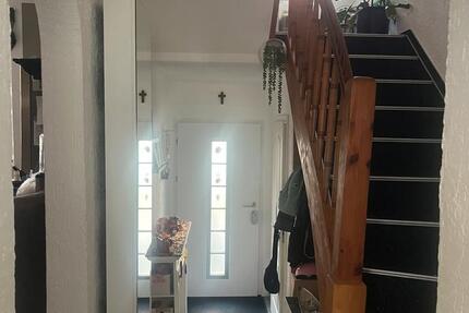 Reihenmittelhaus -modernisiert, gemütlich, mit Garten und Garagen 3.5 zimmer