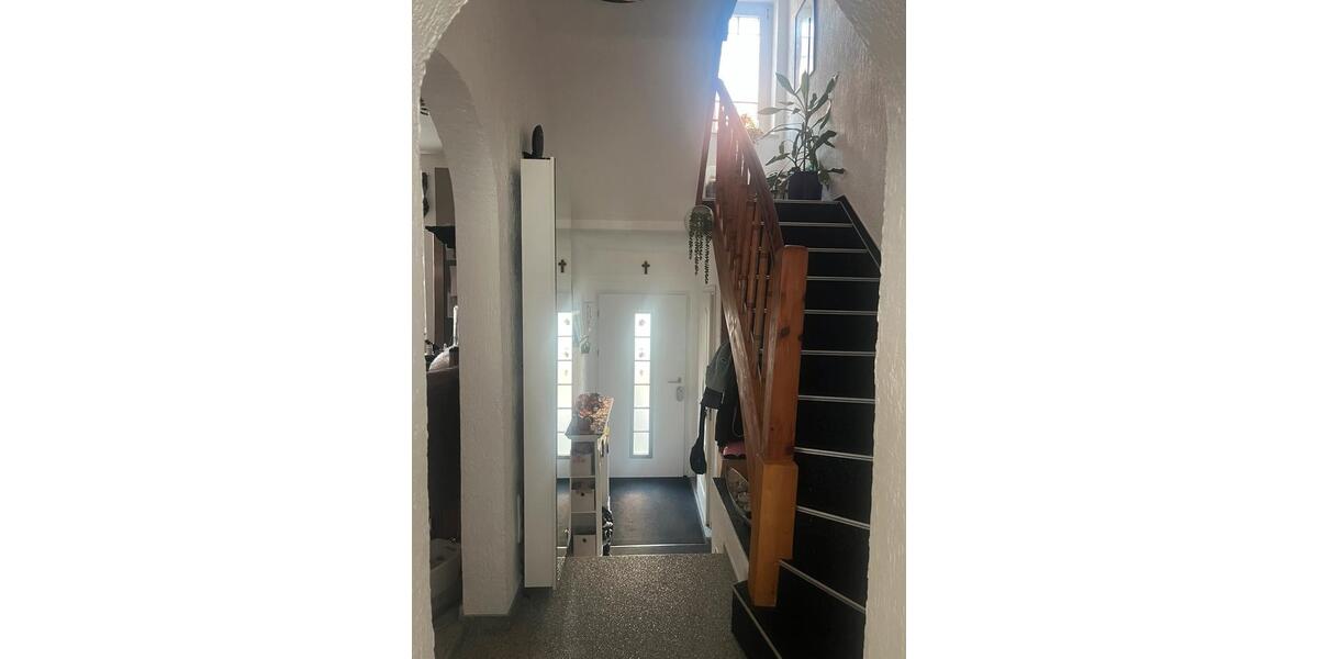 Reihenmittelhaus -modernisiert, gemütlich, mit Garten und Garagen 3.5 zimmer