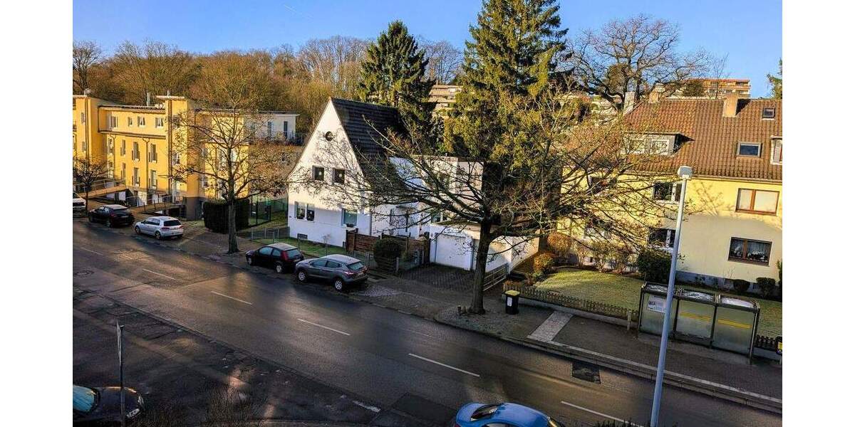 **VIEL PLATZ & POTENZIAL: 95 M² WOHNUNG MIT KAMINOFEN - SAARNER DORF FUSSLÄUFIG (ohne Provision!)** 3 zimmer