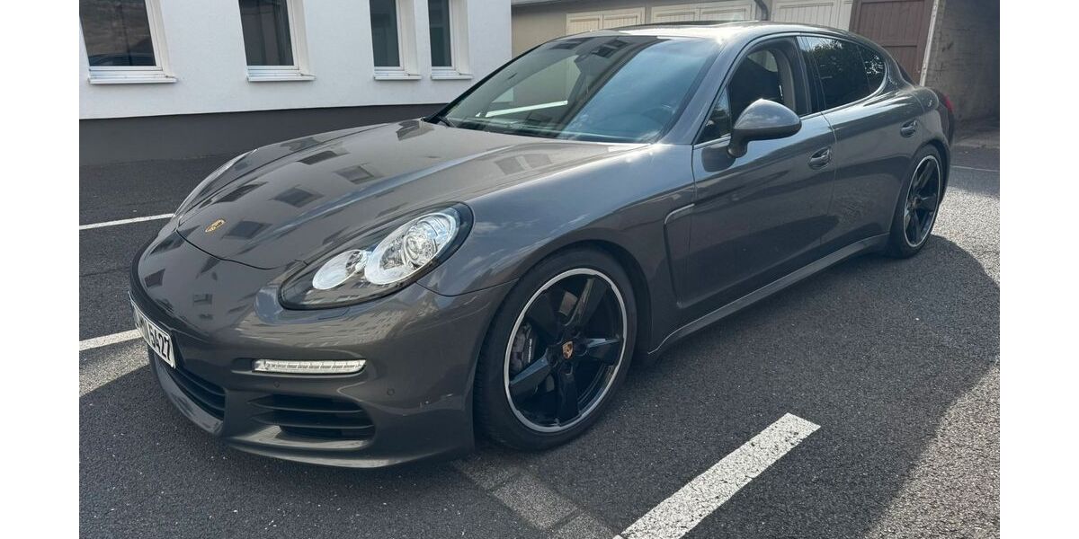 Porsche Panamera 160.000 km 33.400 &euro; Duisburg 47139