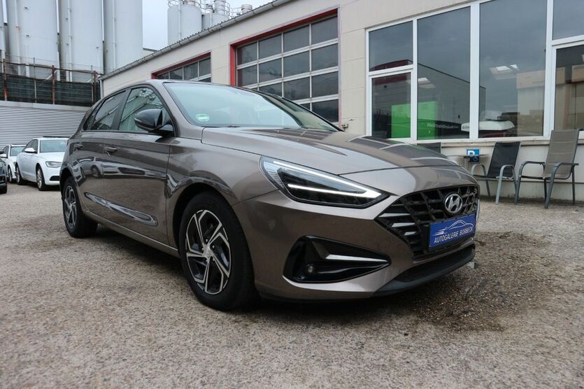 Hyundai i30 48.232 km 17.600 € Essen 45355