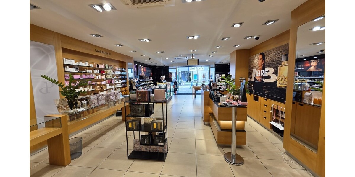 Repräsentative Gewerbefläche mit großer Fensterfront & hochwertiger Ausstattung zimmer