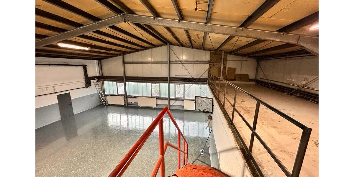 Zwei Gewerbehallen (ehem. Kfz-Werkstatt) in Dorsten-Wulfen zimmer