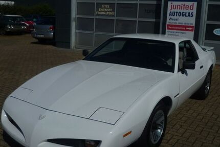 Pontiac Firebird 200.900 km 16.400 &euro; Wesel 46485