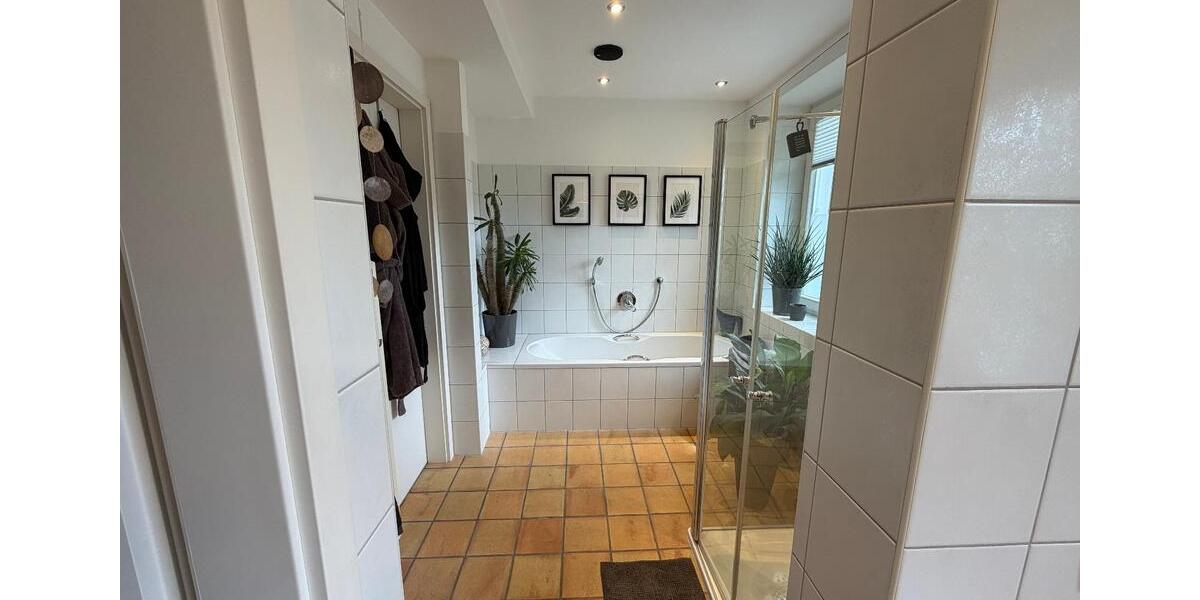 Reihenhaus Essen Huttrop - 3 Zimmer, 123 m&sup2;, 1.800&euro; | Angebot:27615081