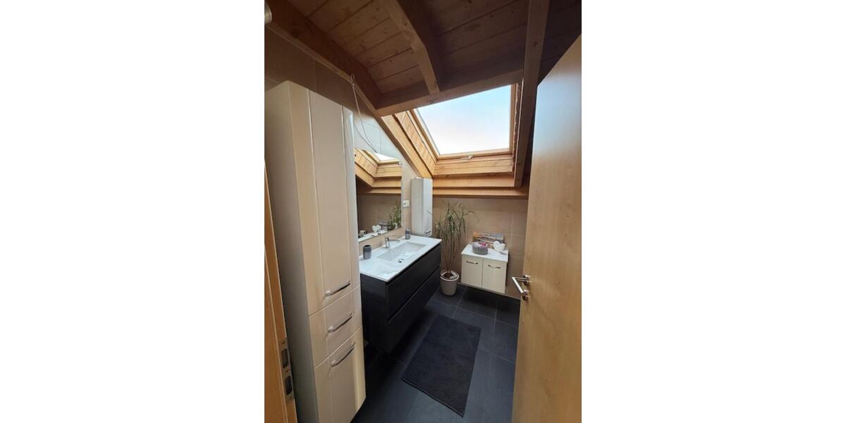 Dachgeschoßwohnung Mülheim an der Ruhr - 2.5 Zimmer, 75 m&sup2;, 750&euro; | Angebot:25430687