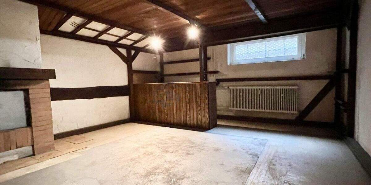 BURGALTENDORF: GROSSZUEGIGE ETW MIT 5 ZIMMERN, GARAGE, GARTEN UND UNTERGESCHOSS 5 zimmer