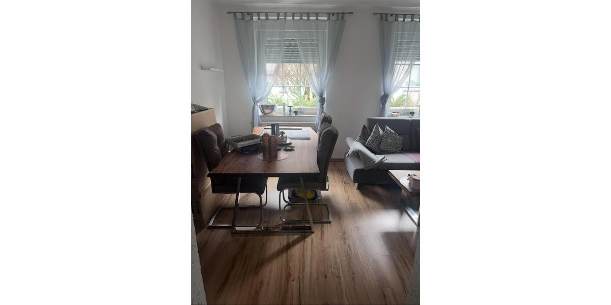 Reihenmittelhaus-modernisiert, gemütlich mit Garten und 2 Garagen 4 zimmer