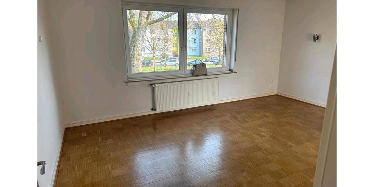 Etagenwohnung Duisburg Hamborn - 4 Zimmer, 110 m&sup2;, 1.350&euro; | Angebot:26355251