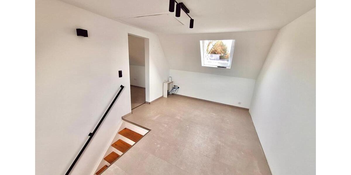 Doppelhaushälfte mit Wintergarten, Garten, Terrasse und Parkplatz 3.5 zimmer