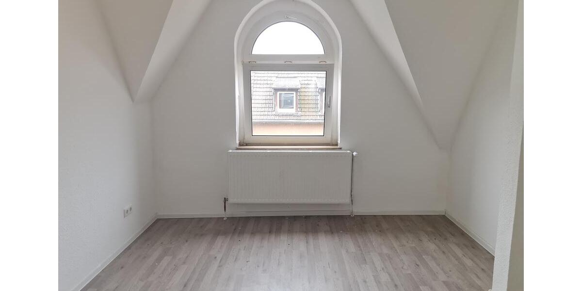 Gepflegte 4-Zimmer-Dachgeschosswohnung zu vermieten! 1Nettokaltmiete frei (2. Monat) 4 zimmer