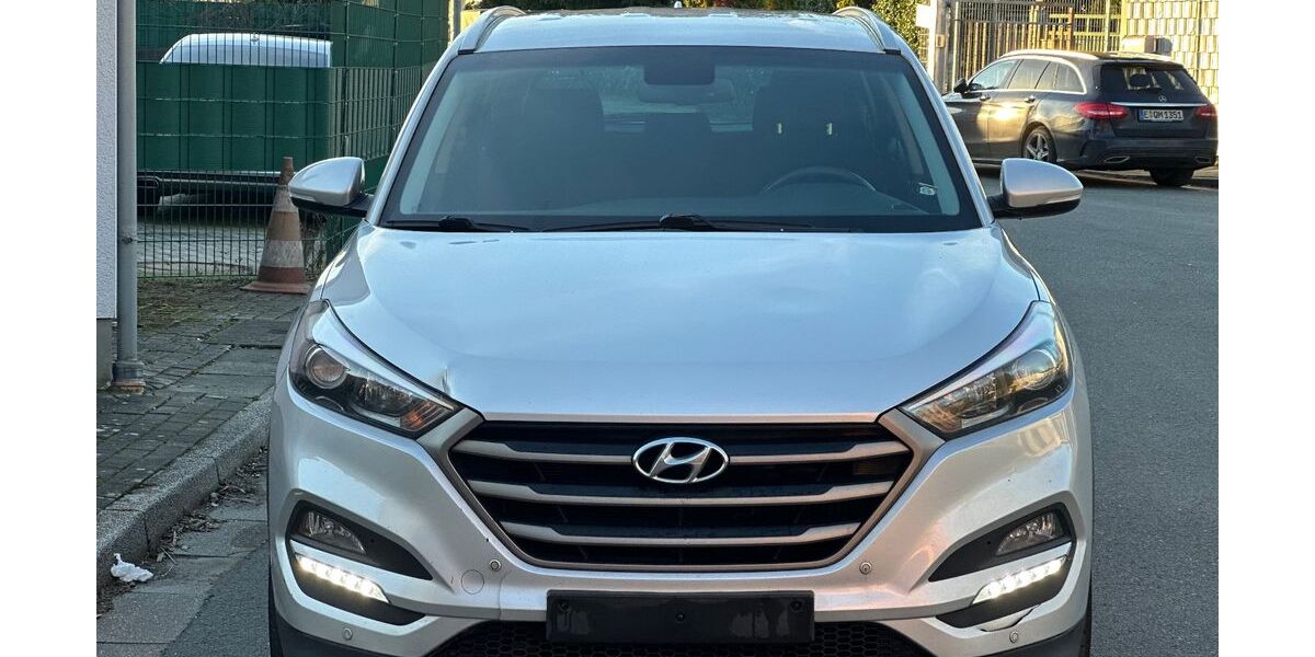 Hyundai TUCSON 245.597 km 9.999 &euro; Essen 45276