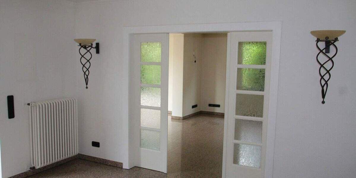 Zentral und grün gelegen in Ratingen Lintorf. Ideal für kleine Familie oder Berufspendler 5 zimmer