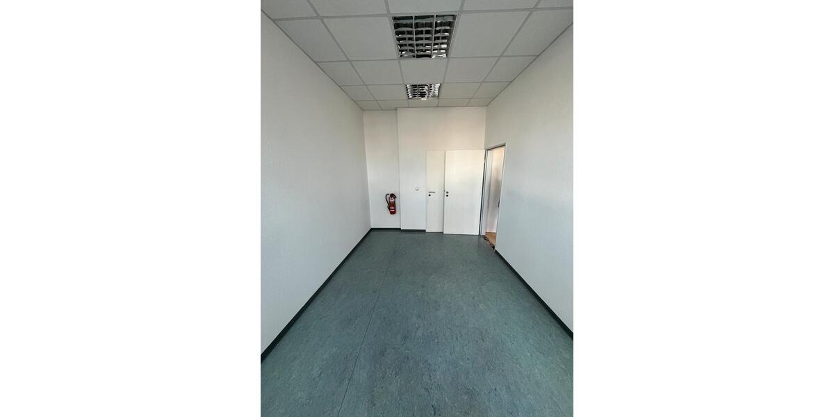 Heller Büroraum in großem Bürokomplex zu vermieten! zimmer