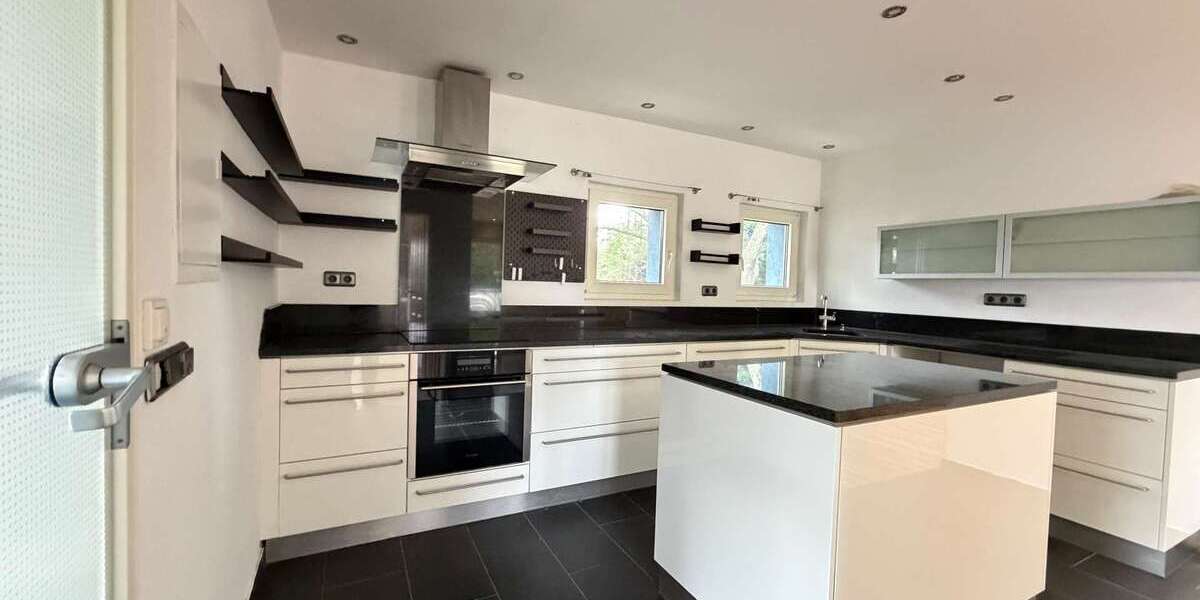 Dreifamilienhaus in Oberhausen-Lirich mit Garten, Dachterrasse und 296 m² Bauland inklusive - Mehrfamilienhaus, Wohnhaus Oberhausen Alstaden | Angebot:27493794