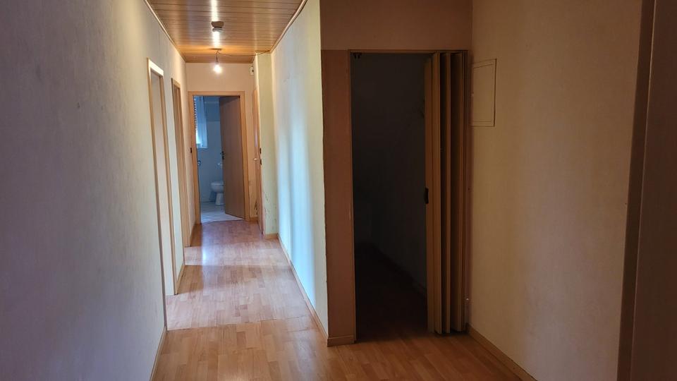 Provisionsfreies, Zweifamilienhaus mit Einliegerwohnung 8 zimmer