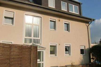 Wohnung mit Balkon sucht Mieter! Gut geschnittene 3,5-Raum-Wohnung im 1.OG • 62m² Wfl. im gepflegten 6-Familien-Haus 3 zimmer