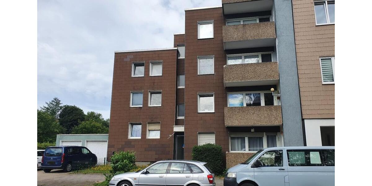 Mehrfamilienhaus mit 7 Wohnungen, 6 Garagen als Kapitalanlage zimmer