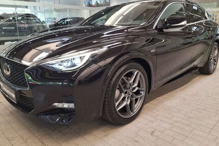INFINITI Q30