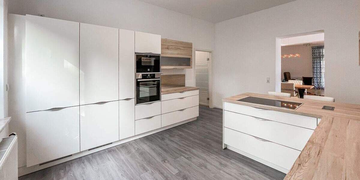 5,5 Zimmer - Terrasse - kernsaniert - inkl. Einbauküche - Stellplatz 5 zimmer