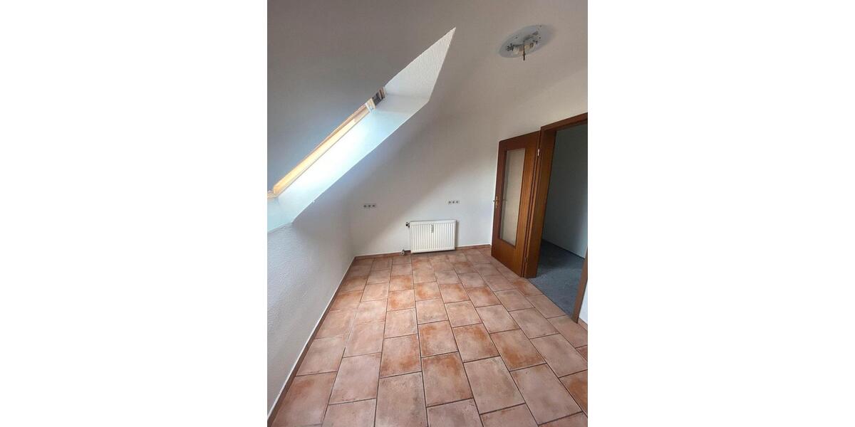 Dachgeschoßwohnung Duisburg Duisburg-Mitte - 2 Zimmer, 65 m&sup2;, 450&euro; | Angebot:26262987