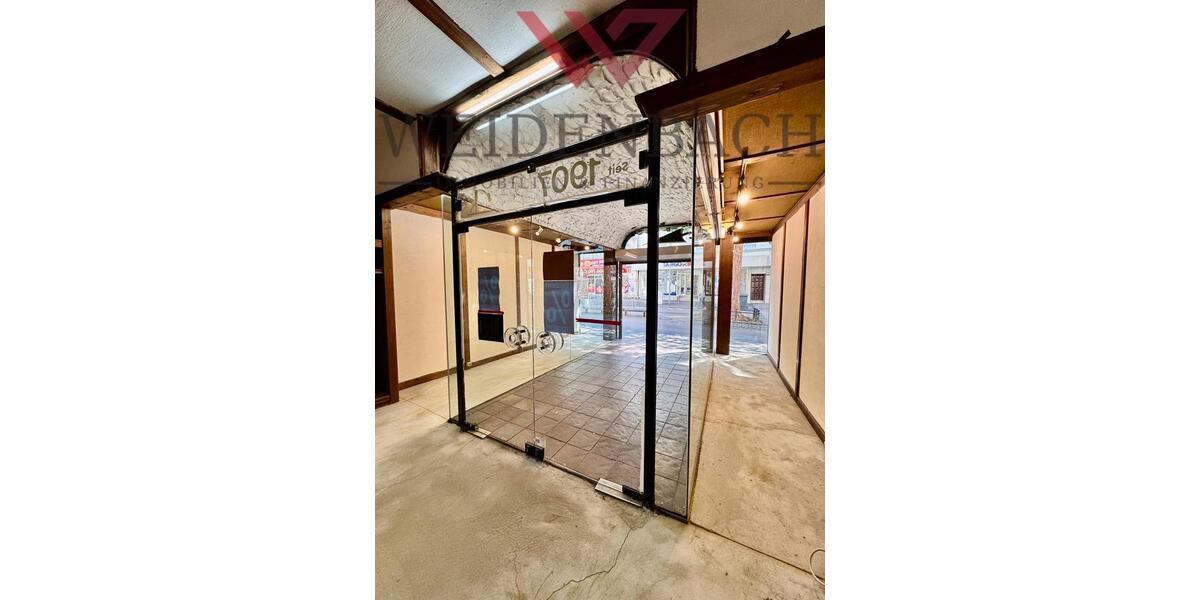 Hier steckt Potenzial drin! Ladenlokal mit großer Werbefläche und Lagermöglichkeiten... zimmer