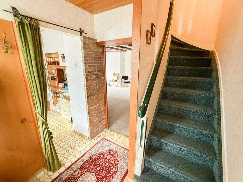 Doppelhaushälfte mit großem Garten und zwei Garagen in Recklinghausen- Hochlar 6 zimmer