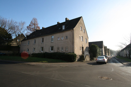 DREIFAMILIENHAUS IN GLADBECK – BALKON – TERRASSE – GARTEN - GARAG