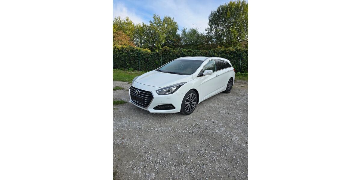 Hyundai i40 111.651 km 8.300 &euro; Gelsenkirchen 45883