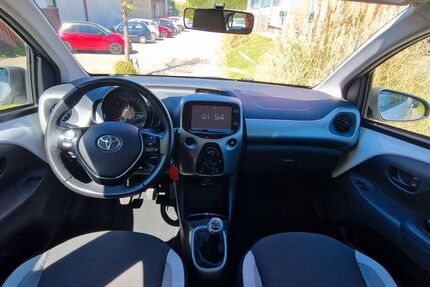 Toyota Aygo (X) 73.200 km 6.800 &euro; Ratingen 40882