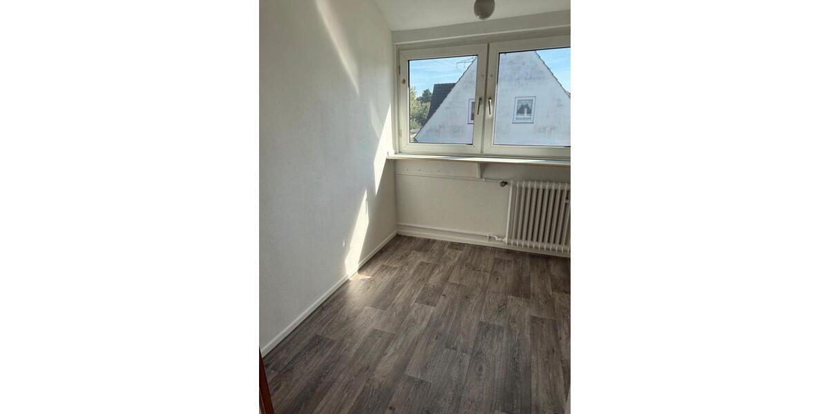 Sehr helle Wohnung zu vermieten (2Etage) in Ratingen 3 zimmer