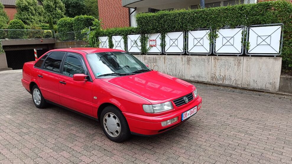 VW Passat 179.000 km 1.999 € Oberhausen 46145