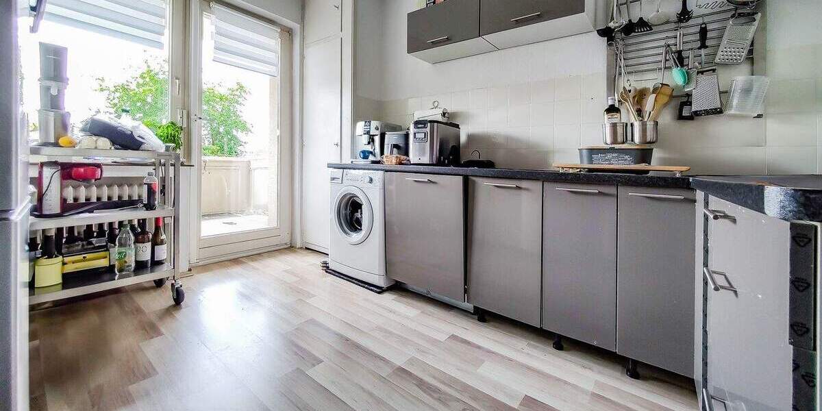 6 Wohnungen - 10 Garagen - 4 Stellplätze - 5 Balkone 2 zimmer