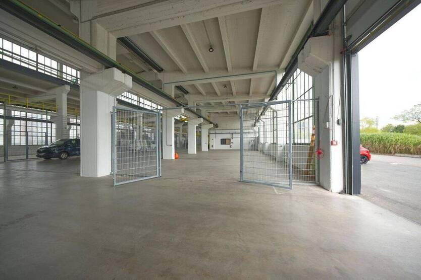 Lager- und Montagefläche mit Büro 360 M2