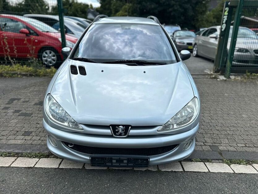 Peugeot 206 135.000 km 1.999 € Essen 45359